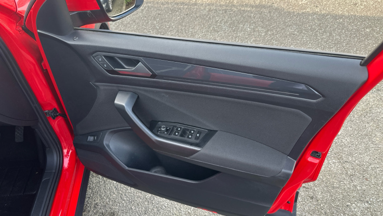 Volkswagen T-Roc 1.5 TSI EVO SEL 5dr DSG Petrol Hatchback